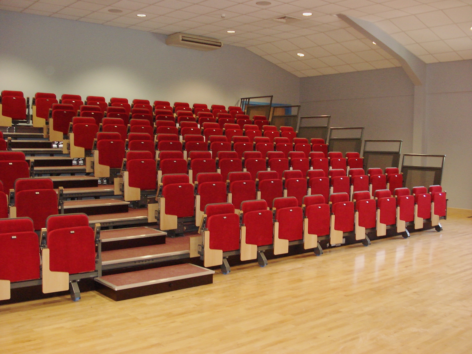 retractable-seating